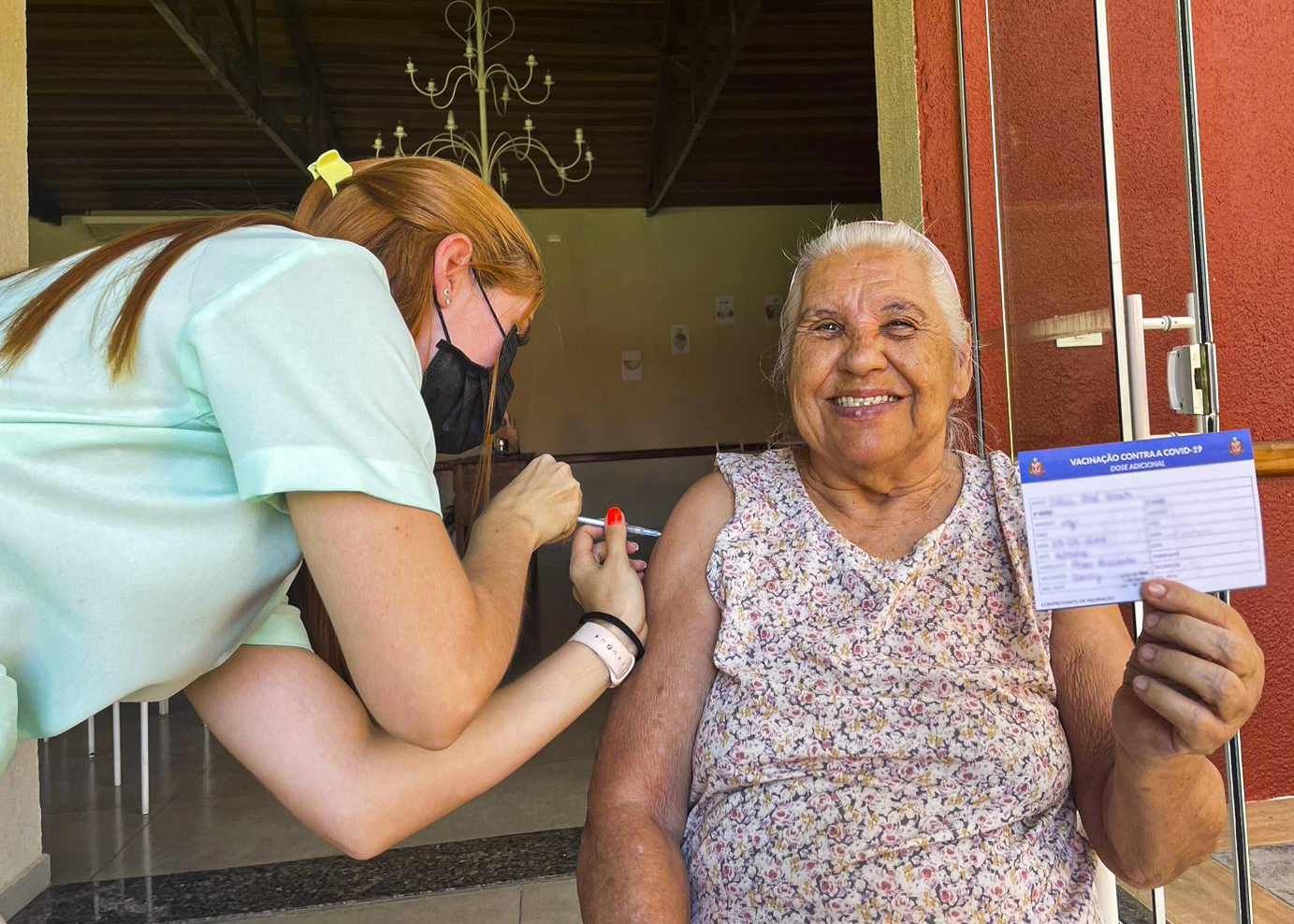 Covid-19: Santa Bárbara inicia imunização com vacina bivalente para idosos com 60 anos ou mais na segunda-feira (6)