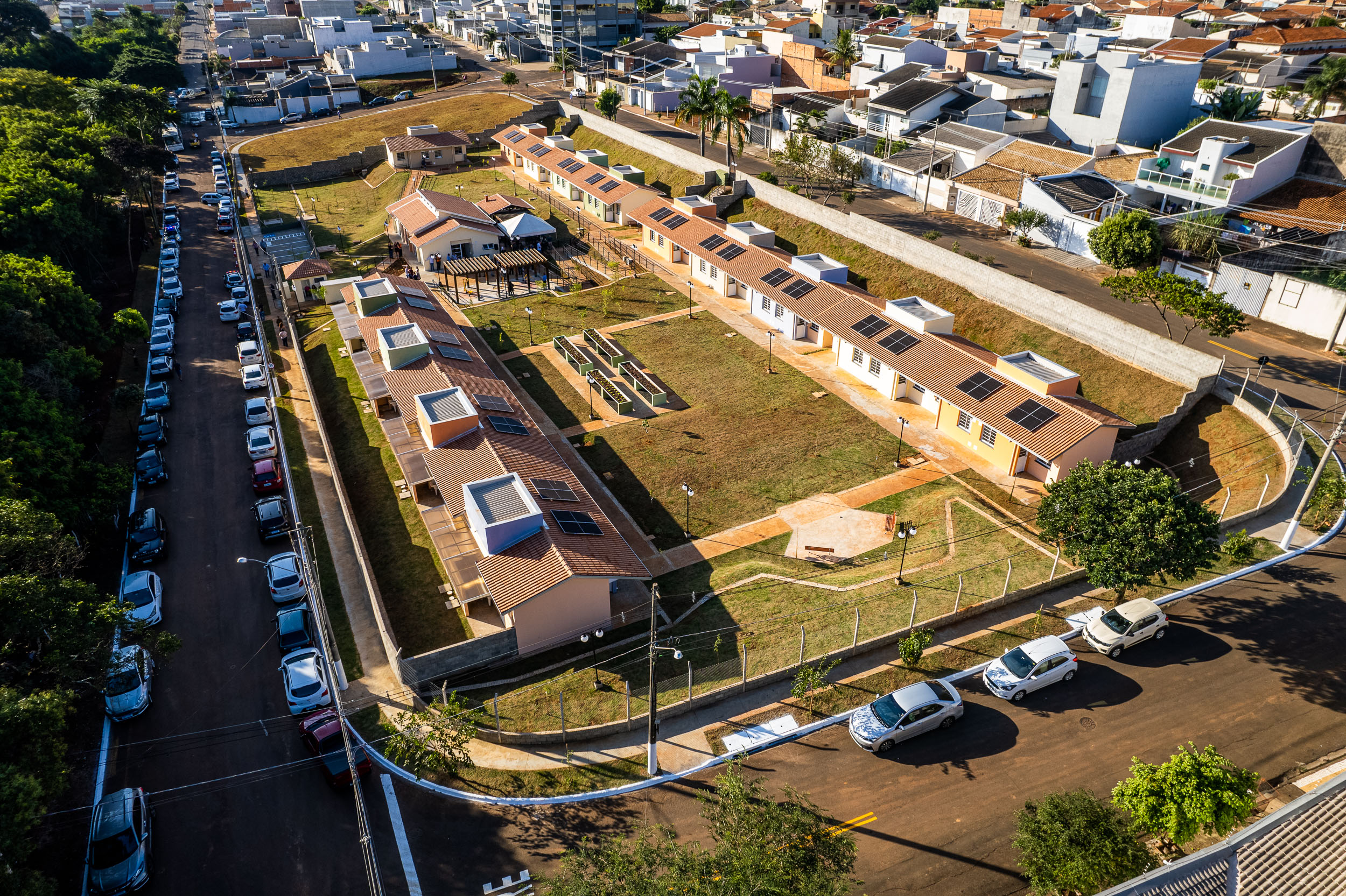 Prefeito Rafael Piovezan entrega moradias do Vida Longa de Santa Bárbara