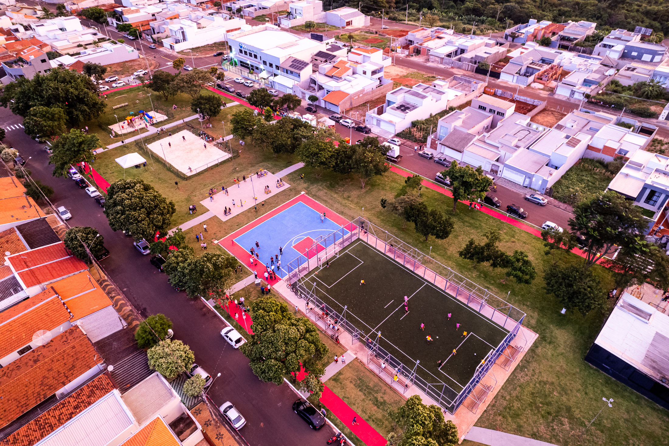 ​Prefeito Rafael Piovezan entrega Nova Área de Bem-Estar e Lazer “Marlene Carlos da Silva” e Nova Arena Esportiva do Jardim das Palmeiras