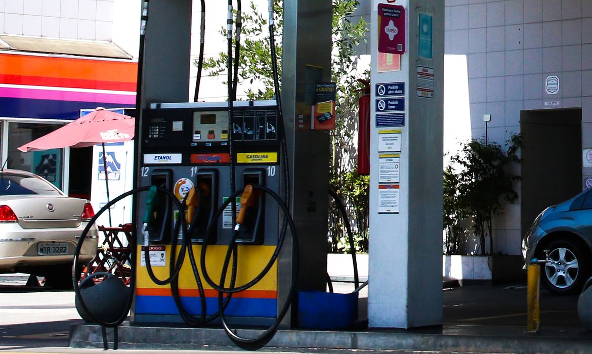 Gasolina sobe 6,09% após reoneração dos combustíveis Etanol também registrou alta e diesel teve leve queda na última semana